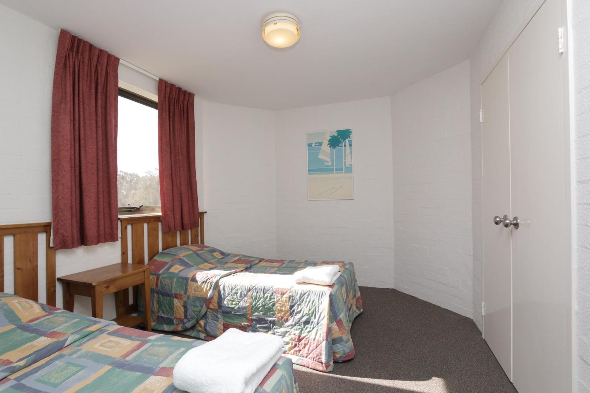 Two-Bedroom Apartment with Free Wifi and Parking